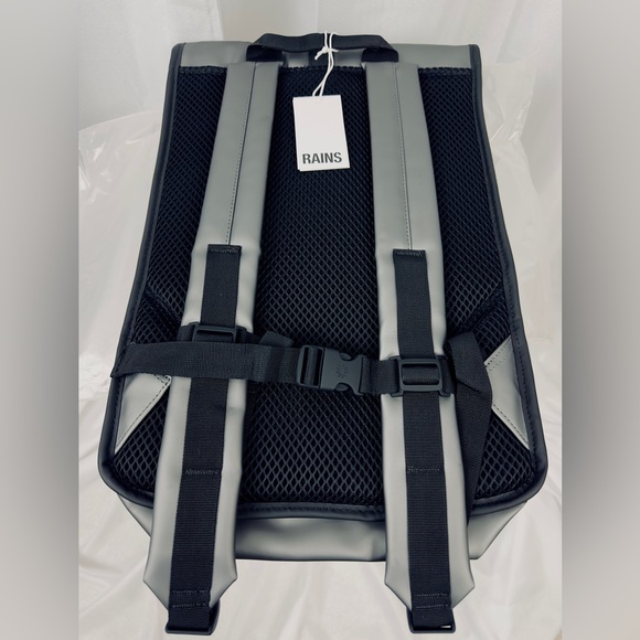 RAINS Metallic Grey Rolltop Rucksack Waterproof Backpack/Carrying Bag  17L. NIP - Picture 9 of 10